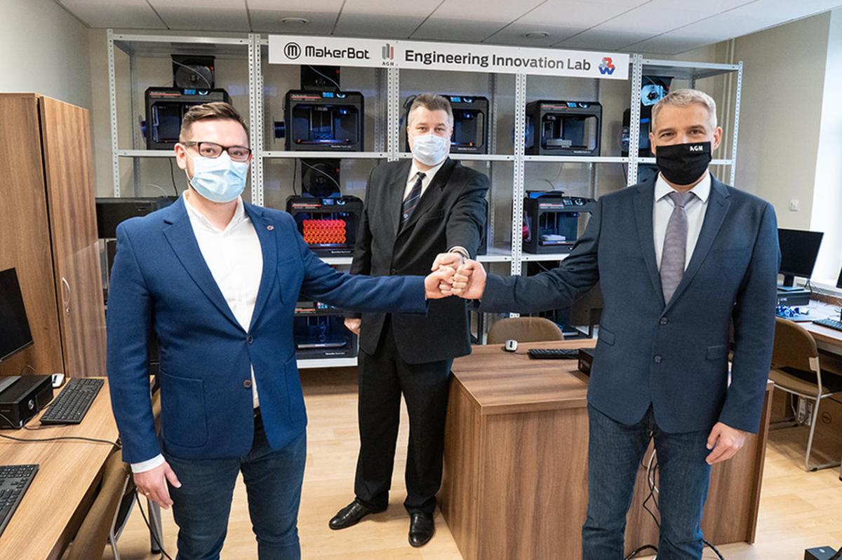 Laboratorium 16 drukarek 3D MakerBot na Wydziale Zarządzania AGH