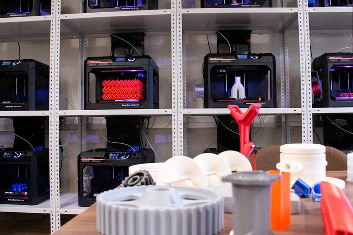 Laboratorium 16 drukarek 3D MakerBot na Wydziale Zarządzania AGH